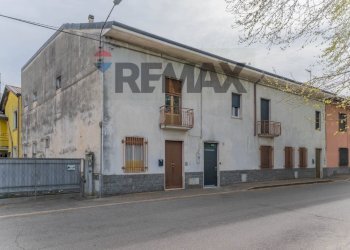 Edificio all\'aperto - Trilocale via foro san martino
 
12, Cassano Magnago - foto 7