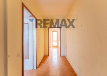 Hall / corridoio - Trilocale via foro san martino
 
12, Cassano Magnago - foto 36