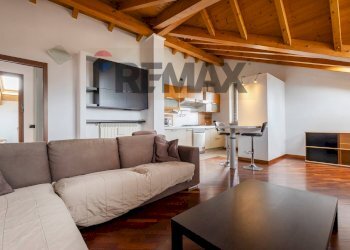 Soggiorno - Attic Via Antonio Grmasci
 
4, Vanzaghello - photo 2