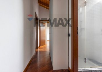 Hall / corridoio - Attic Via Antonio Grmasci
 
4, Vanzaghello - photo 10