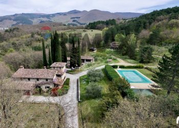 Vista delle montagne - Agriturismo via di vallebona
 
83, Chiusi della Verna - foto 2