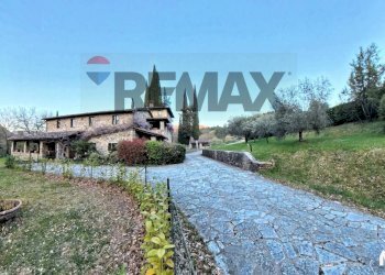 Giardino - Agriturismo via di vallebona
 
83, Chiusi della Verna - foto 17