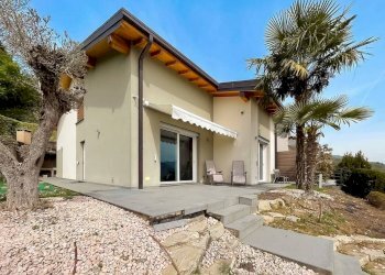 Giardino - Villa via Don E. Adami, 38, Alzano Lombardo - foto 1