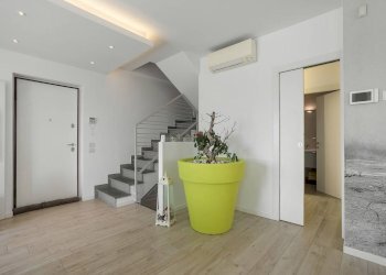 Interno palazzo - Villa via Don E. Adami, 38, Alzano Lombardo - foto 23