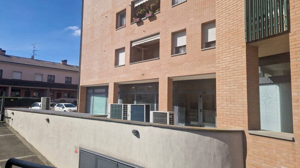 Facciata - Negozio via Orlando Argentesi, Medicina - foto 1