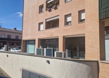 Facciata - Negozio via Orlando Argentesi, Medicina - foto 1