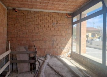 Interno palazzo - Negozio via Orlando Argentesi, Medicina - foto 6