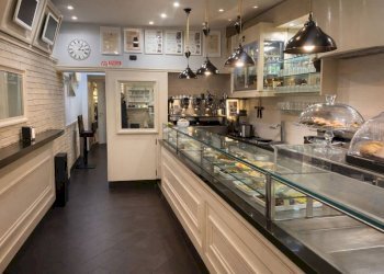 Interno non residenziale - Negozio via di San Basilio, 52, Roma (zona Centro Storico) - foto 1