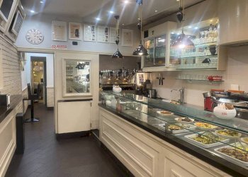 Interno non residenziale - Negozio via di San Basilio, 52, Roma (zona Centro Storico) - foto 2