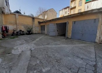 Cortile interno - Box via Roasio, 19, Torino (zona Campidoglio) - foto 2