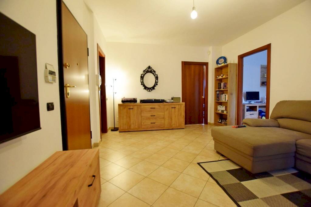 Salone - Quadrilocale via Giacomo Leopardi, Mondovì - foto 2