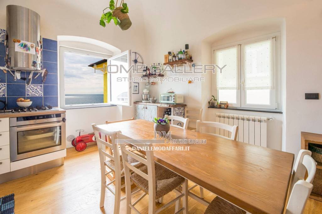 Cucina - Appartamento vico Pellegro Maruffo, 2, Genova (zona Voltri) - foto 1