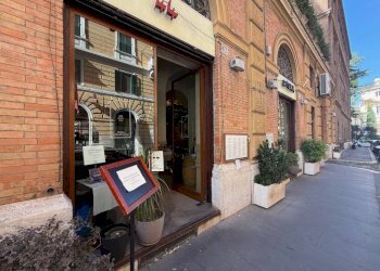Interno non residenziale - Negozio via Aureliana, 40, Roma (zona Centro Storico) - foto 5
