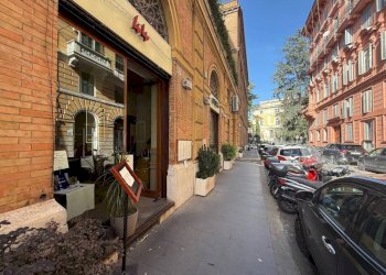 Interno non residenziale - Negozio via Aureliana, 40, Roma (zona Centro Storico) - foto 8