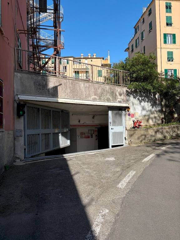 Zona - Box via alla Stazione per Casella, 14, Genova (zona Castelletto) - foto 1