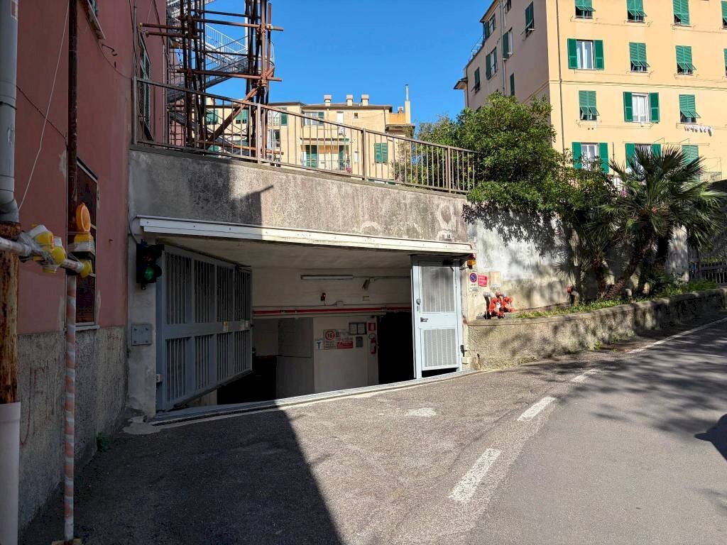 Facciata - Box via alla Stazione per Casella, 14, Genova (zona Castelletto) - foto 2