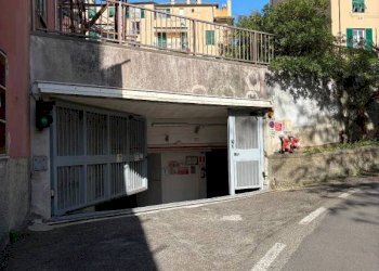 Zona - Box via alla Stazione per Casella, 14, Genova (zona Castelletto) - foto 1