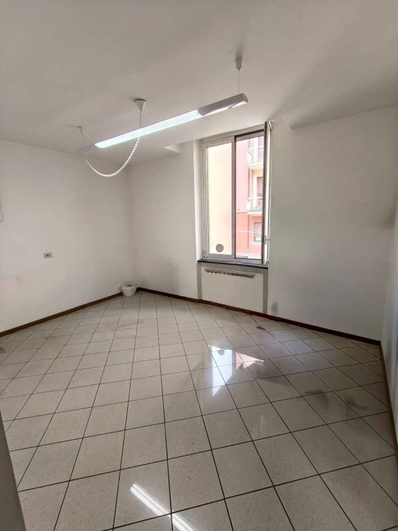 Interno non residenziale - Ufficio Genova (zona Sampierdarena) - foto 1