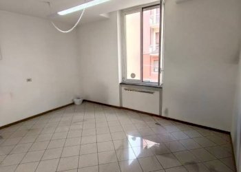 Interno non residenziale - Ufficio Genova (zona Sampierdarena) - foto 1