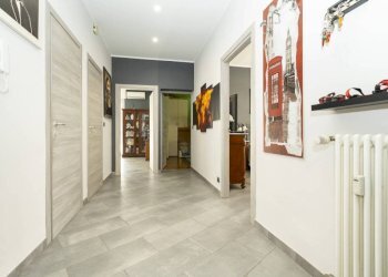 Corridoio - Appartamento via Reggio, 6, Torino (zona Aurora) - foto 16