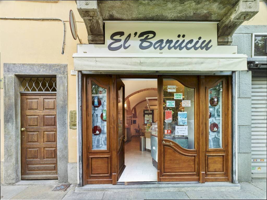 Facciata - Bar Tavola Calda - Fredda piazza Camillo Benso di Cavour, 18, Pinerolo - foto 1
