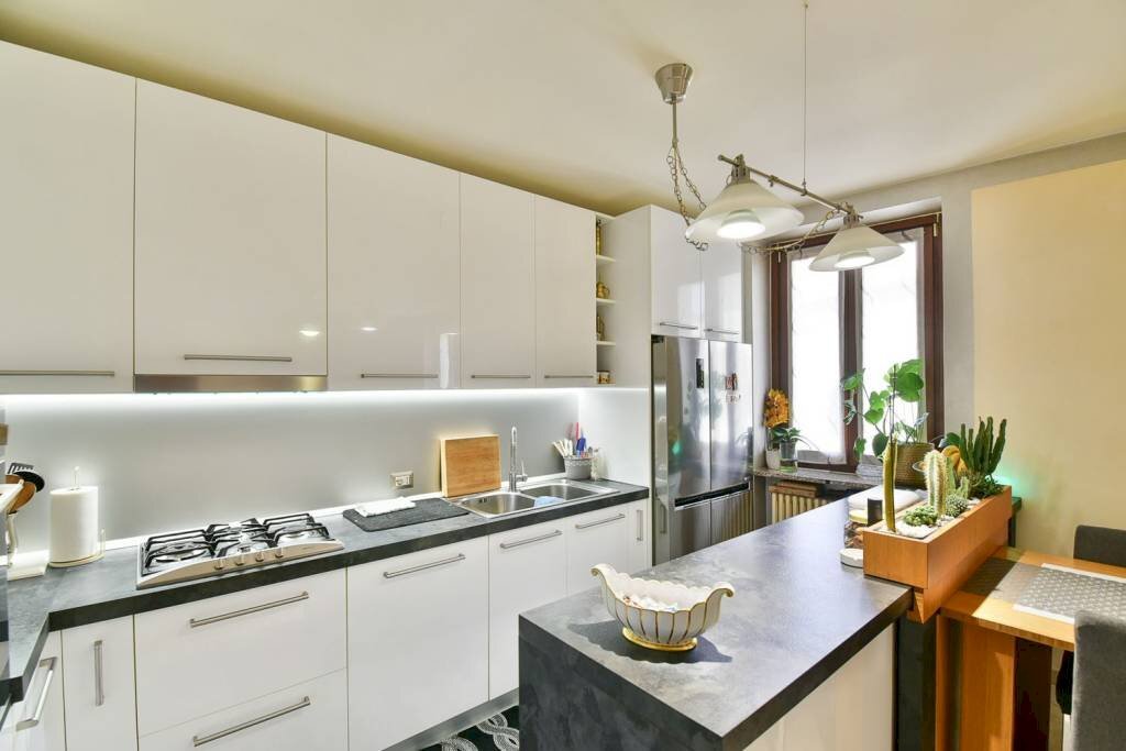 Cucina - Trilocale via Umberto I, 9, Renate - foto 2