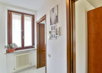 Corridoio - Trilocale via Umberto I, 9, Renate - foto 7