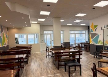 Interno non residenziale - Negozio via Quintino Sella, 1, Cuneo (zona Centro) - foto 1