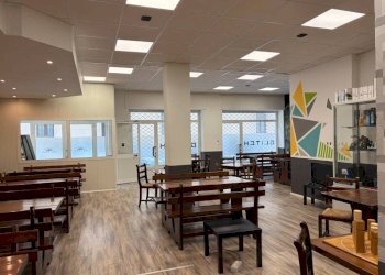 Interno non residenziale - Negozio via Quintino Sella, 1, Cuneo (zona Centro) - foto 2