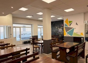 Interno non residenziale - Negozio via Quintino Sella, 1, Cuneo (zona Centro) - foto 8