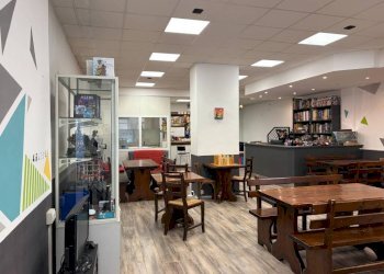 Interno non residenziale - Negozio via Quintino Sella, 1, Cuneo (zona Centro) - foto 15