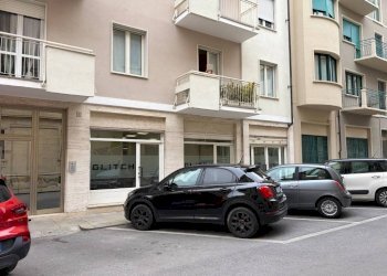 Facciata - Negozio via Quintino Sella, 1, Cuneo (zona Centro) - foto 24