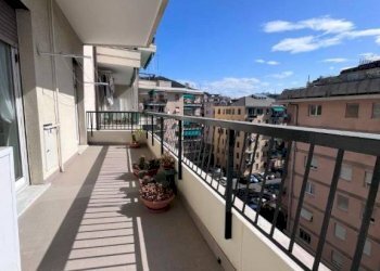 Terrazzo - Trilocale via Francesco Ravaschio, 61, Genova (zona Sestri Ponente) - foto 1