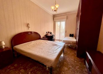 Camera da letto - Trilocale via Francesco Ravaschio, 61, Genova (zona Sestri Ponente) - foto 22