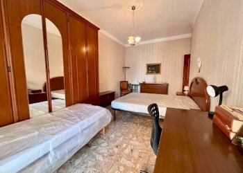 Camera da letto - Trilocale via Francesco Ravaschio, 61, Genova (zona Sestri Ponente) - foto 23