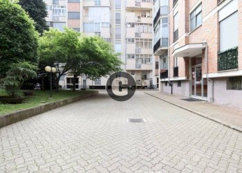 Cortile interno - Four-room apartment Lungo Po Alessandro Antonelli, 117/2, Torino (neighborhood Vanchiglietta) - photo 4
