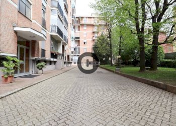 Cortile interno - Four-room apartment Lungo Po Alessandro Antonelli, 117/2, Torino (neighborhood Vanchiglietta) - photo 5