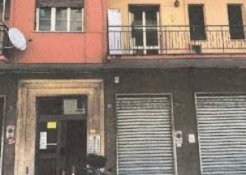 Facciata - Bilocale all'asta via Monte Nero, 11, Genova (zona Marassi) - foto 1
