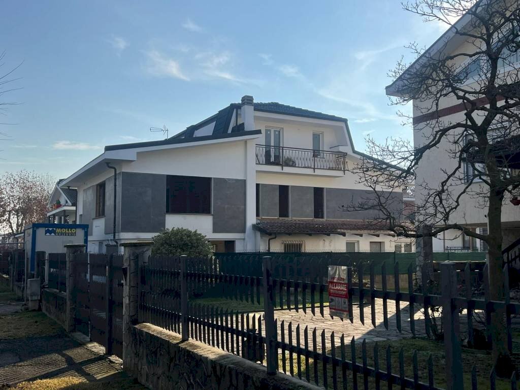 Facciata - Villa viale dei Tigli, 18, Vinovo - foto 1