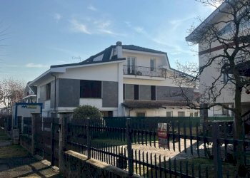 Facciata - Villa viale dei Tigli, 18, Vinovo - foto 1