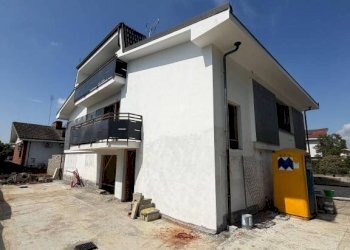 Facciata - Villa viale dei Tigli, 18, Vinovo - foto 2