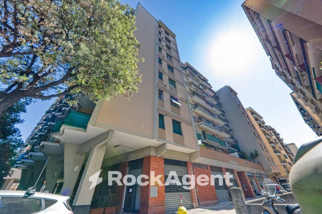 Facciata - Negozio via Giacomo Soliman, 58 R, Genova (zona Sestri Ponente) - foto 3