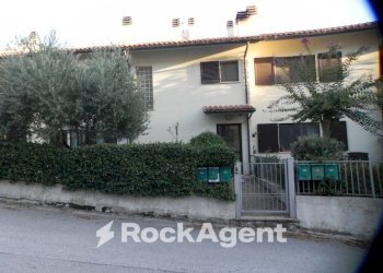 Facciata - Appartamento via Pietro Nenni, 39, Montecarotto - foto 35