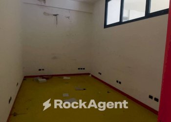 Stanza non arredata - Office via Acquasanta, 31, Salerno - photo 24