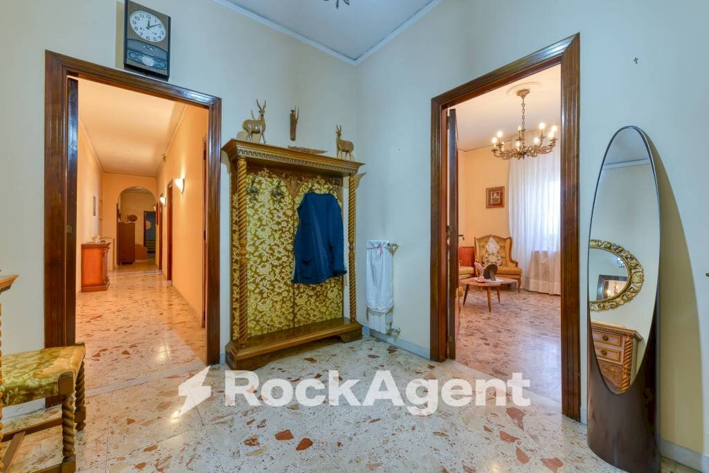 Ingresso - Quadrilocale via Roma, 25, Poggiomarino - foto 1