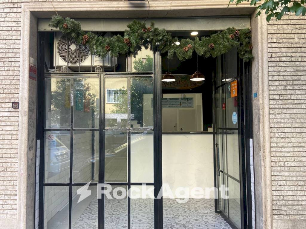 Facciata - Negozio via Ugo Balzani, 79, Roma - foto 2