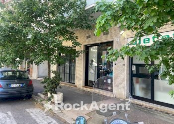 Facciata - Shop via Ugo Balzani, 79, Roma - photo 15