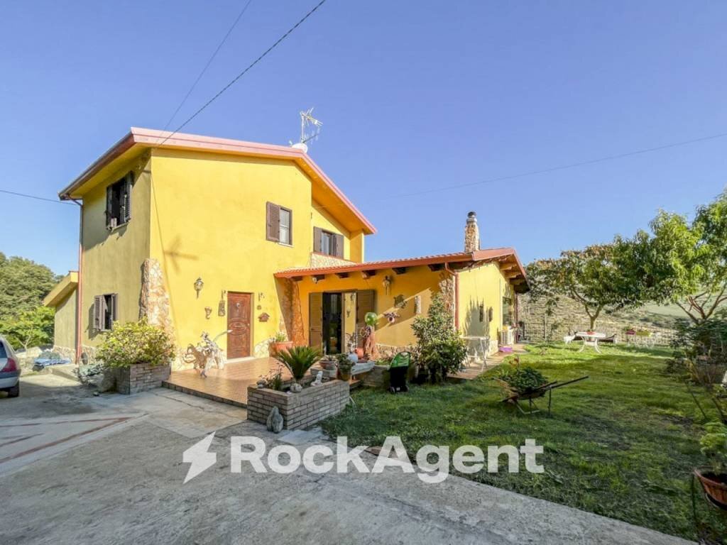 Facciata - Villa contrada Donnantona, 19, Borgia - foto 3