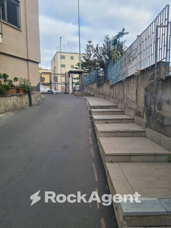 Zona - Box viale Raffaello Sanzio, 2, Catania - foto 1