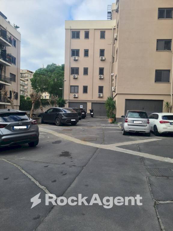 Zona - Box viale Raffaello Sanzio, 2, Catania - foto 2